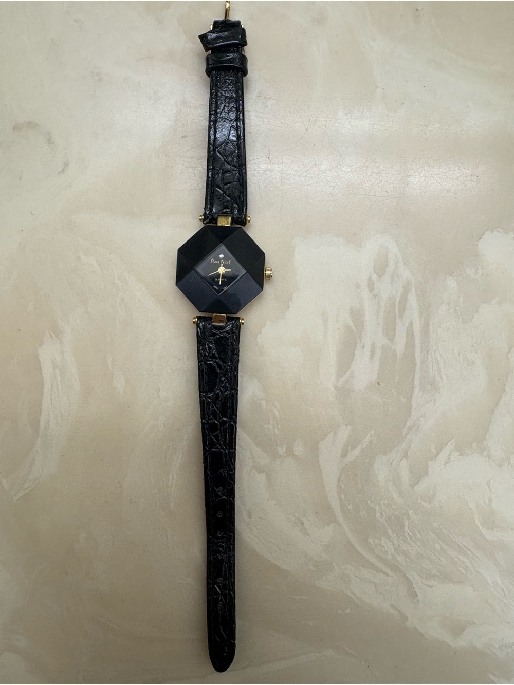 Vintage Elegant Black Faceted Women's Watch with Gold Accents
